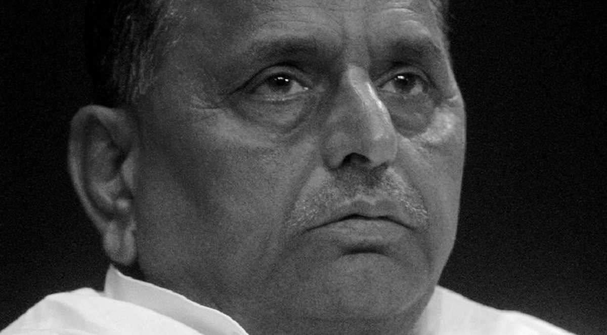 मुलायम सिंह यादव को पद्मविभूषण: सम्मान या वोटबैंक पर निगाह?